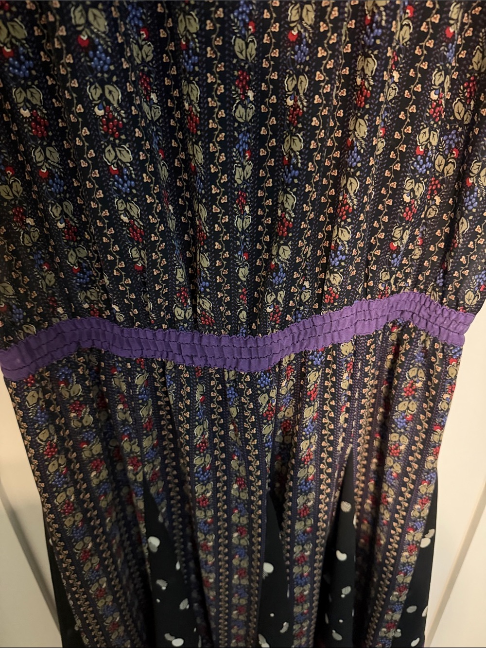 Diane Freis 80s Vintage Bohemian Black Ditzy Floral Midi Dress with Purple Trim - Picture 10 of 10